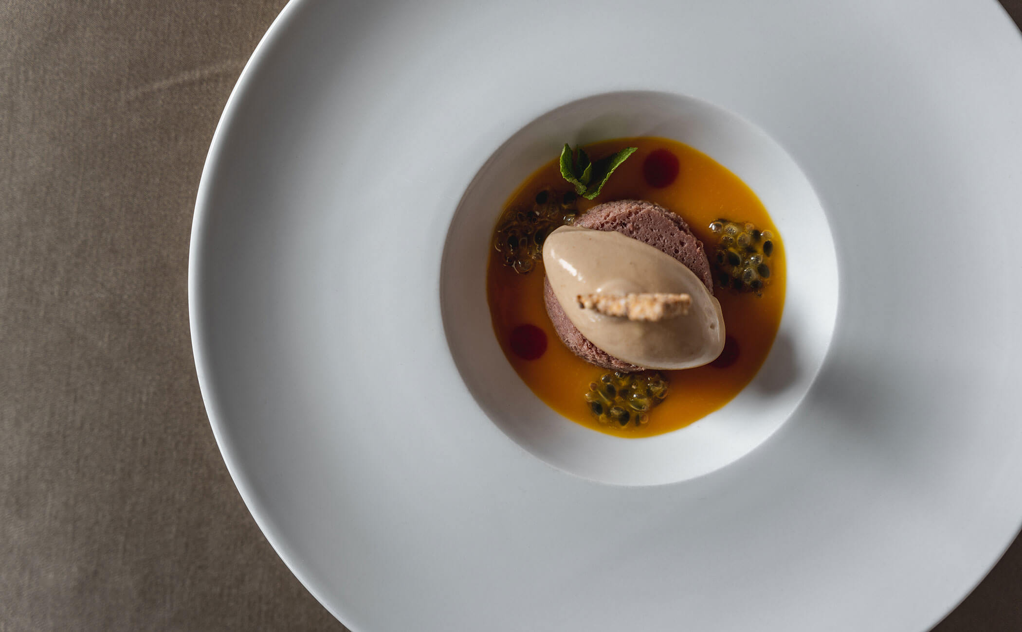 Dessert con mousse al cioccolato e tartina - Vitalhotel Erica