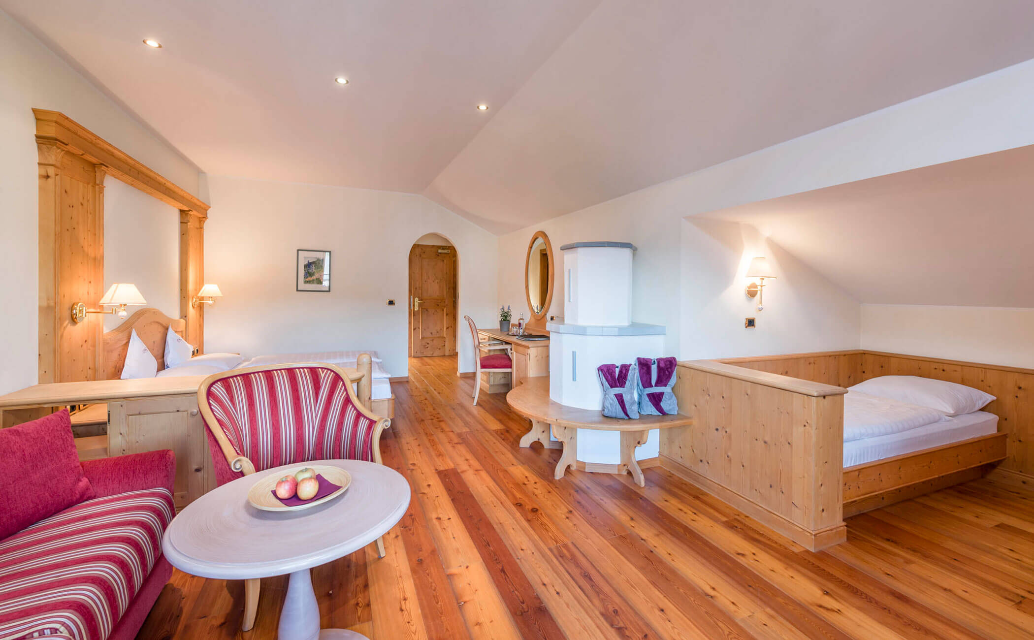 Suite familiare con letto matrimoniale e letto singolo, stufa a legna e zona giorno - Vitalhotel Erica