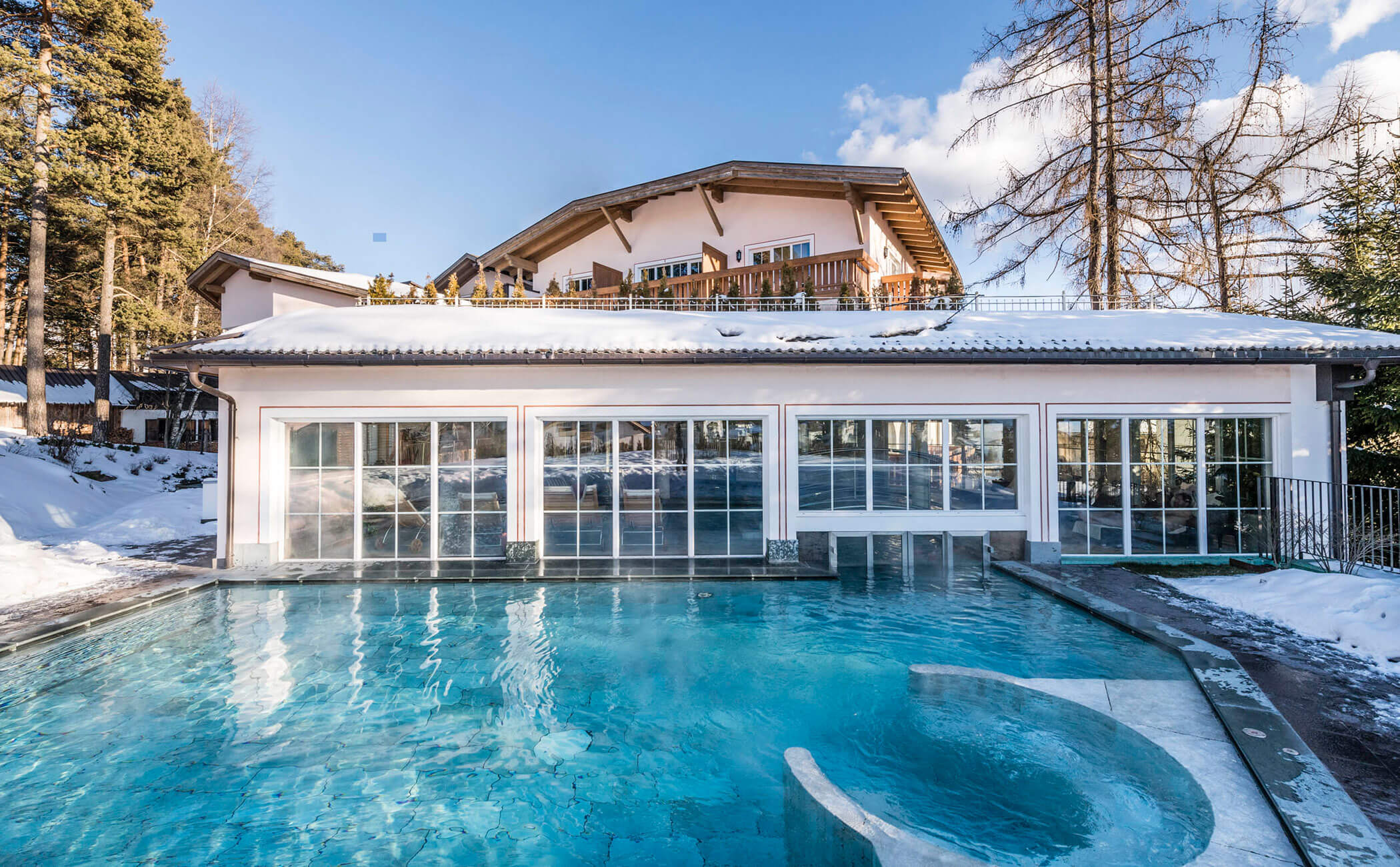 L'idromassaggio nella piscina esterna in inverno - Vitalhotel Erica