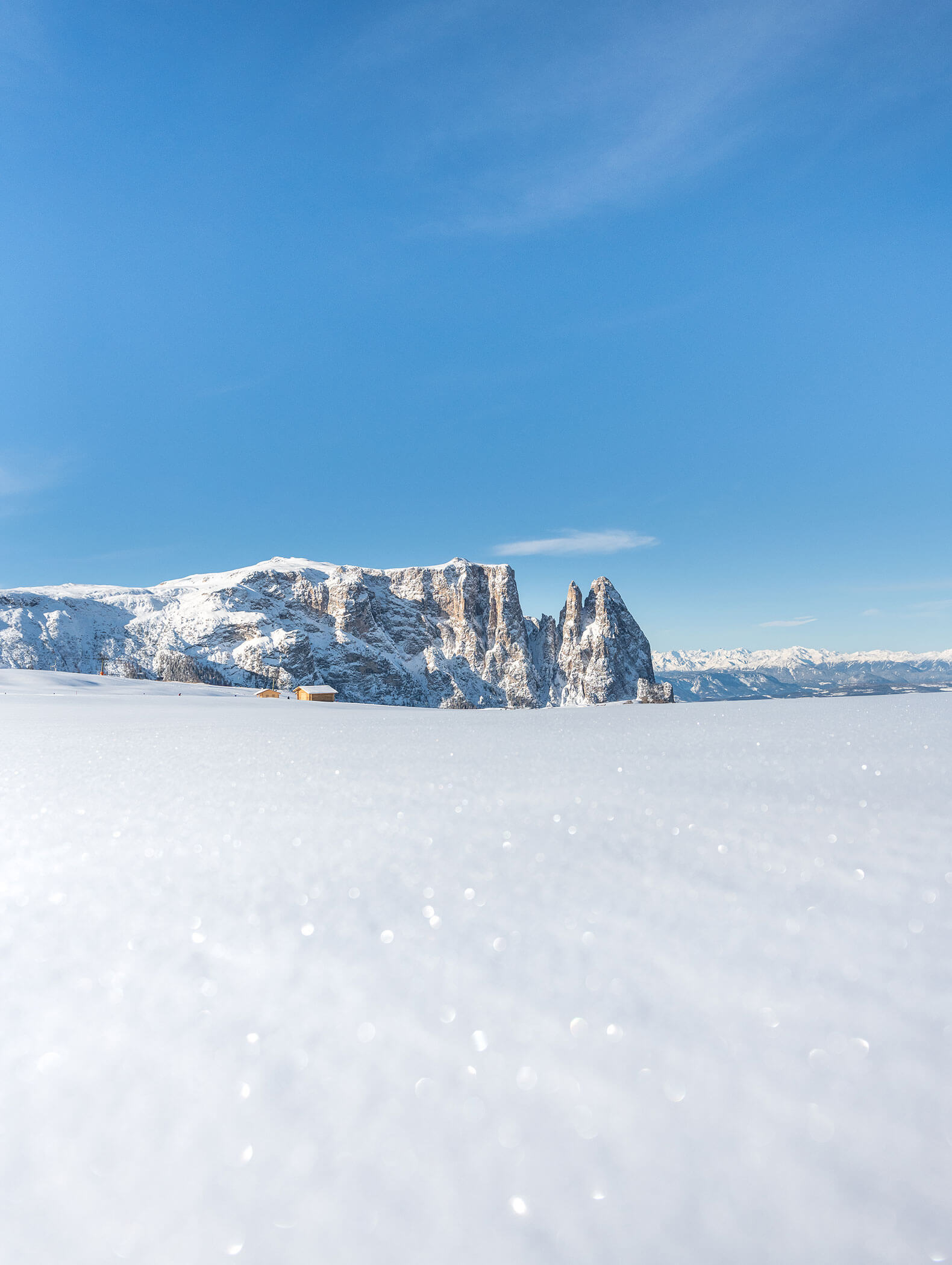 Neve scintillante al sole, lo Sciliar in lontananza - Vitalhotel Erica