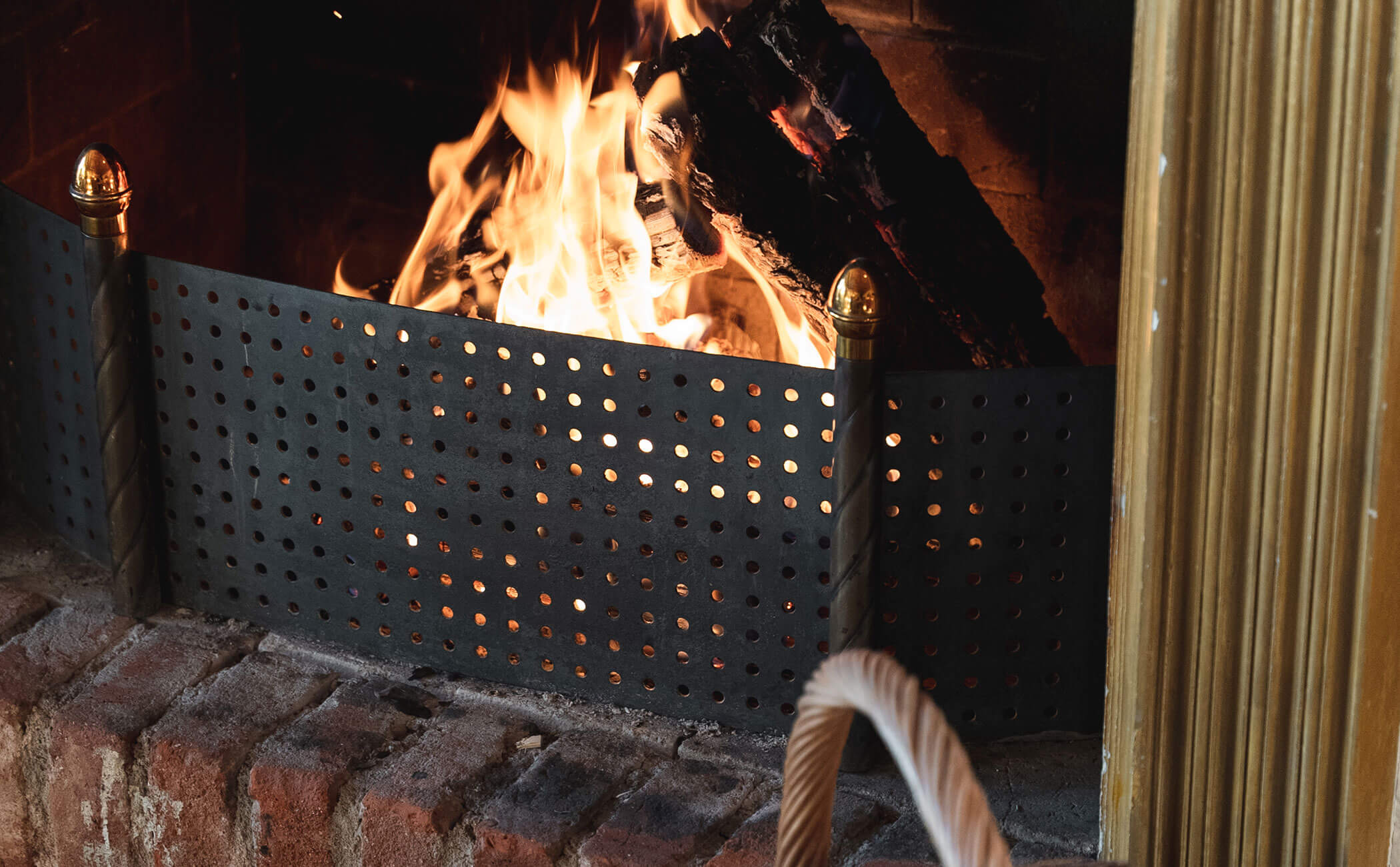 Ceppi che ardono nel camino - Vitalhotel Erica